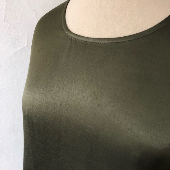 Lilla P Green Sateen Back Zip Short Sleeve Crew Neck Tee Shirt Blouse Size S - Picture 8 of 8